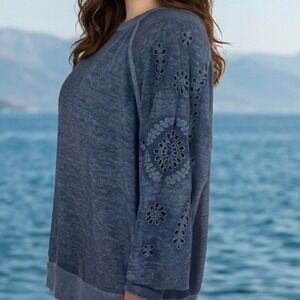 Joei & i Womens 2X Blue Acid Wash Eyelet Embroidered Sleeve Sweatshirt Pullover